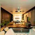 Avec Jacuzzi Prive Ideal Seul Ou Couple - Maison Carre 公寓 尼姆