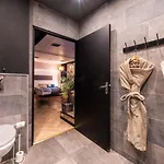公寓 Avec Jacuzzi Prive Ideal Seul Ou Couple - Maison Carre