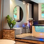 Avec Jacuzzi Prive Ideal Seul Ou Couple - Maison Carre 尼姆