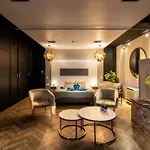 Avec Jacuzzi Prive Ideal Seul Ou Couple - Maison Carre 尼姆