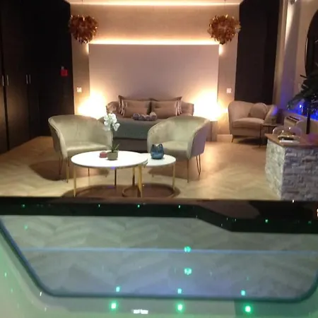 Avec Jacuzzi Prive Ideal Seul Ou Couple - Maison Carre 公寓 尼姆