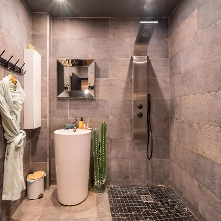 Lejlighed Avec Jacuzzi Prive Ideal Seul Ou Couple - Maison Carre