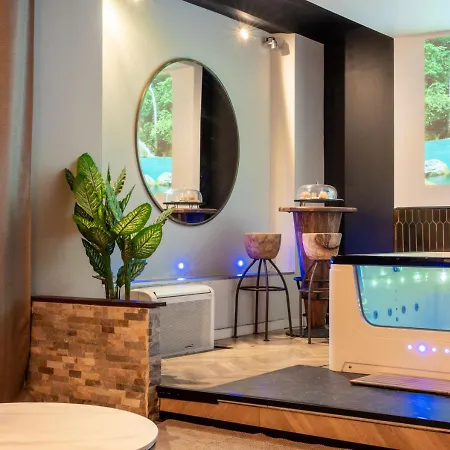 Avec Jacuzzi Prive Ideal Seul Ou Couple - Maison Carre Nîmes