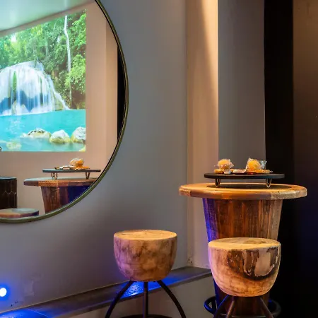 Avec Jacuzzi Prive Ideal Seul Ou Couple - Maison Carre Lejlighed Nîmes