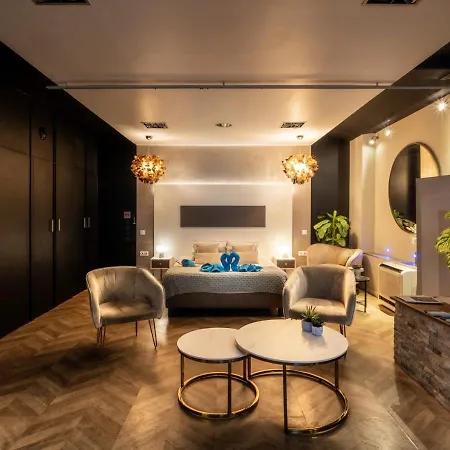 Avec Jacuzzi Prive Ideal Seul Ou Couple - Maison Carre Nîmes