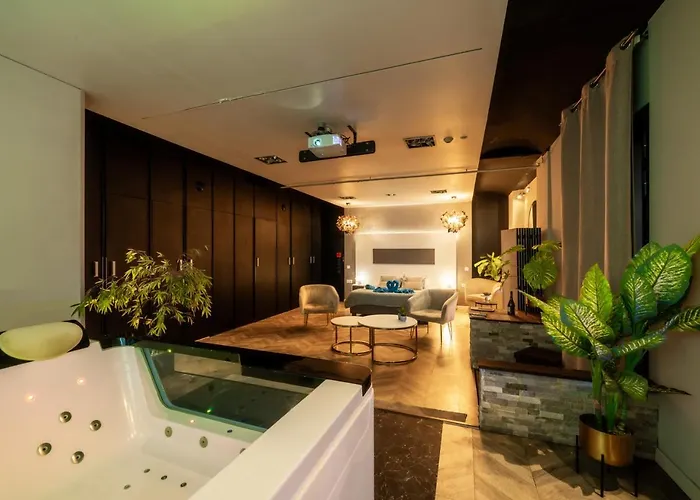 Avec Jacuzzi Prive Ideal Seul Ou Couple - Maison Carre Διαμέρισμα *