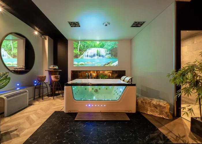 Avec Jacuzzi Prive Ideal Seul Ou Couple - Maison Carre Νιμ