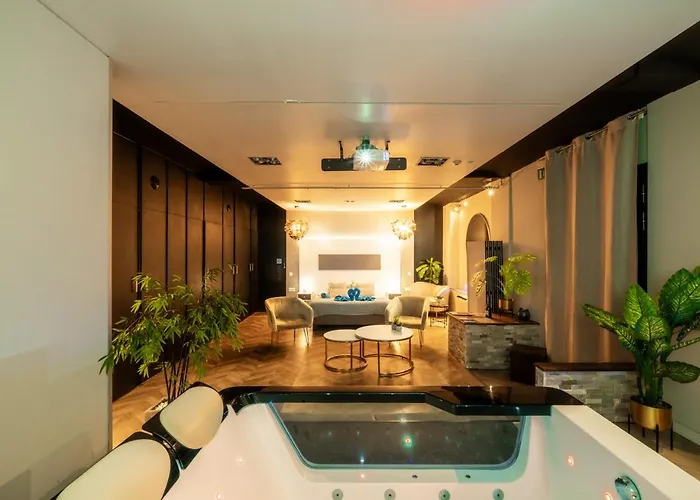 Avec Jacuzzi Prive Ideal Seul Ou Couple - Maison Carre Διαμέρισμα Νιμ