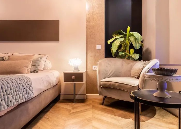 Avec Jacuzzi Prive Ideal Seul Ou Couple - Maison Carre * Νιμ