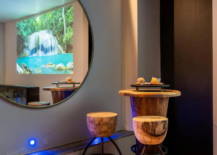Avec Jacuzzi Prive Ideal Seul Ou Couple - Maison Carre Διαμέρισμα Νιμ